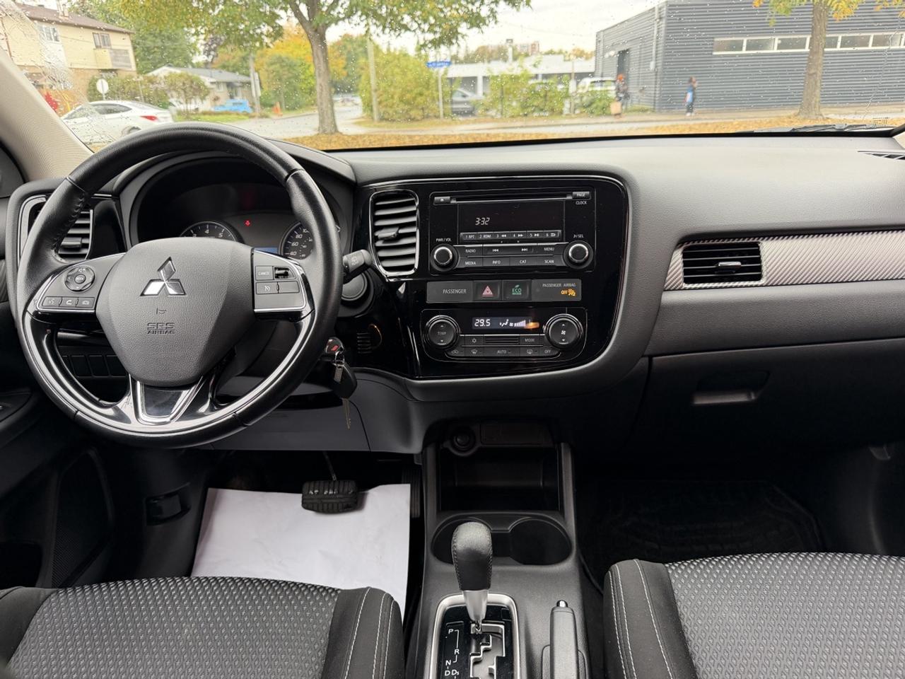 2016 Mitsubishi Outlander ES Photo