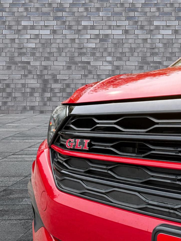 2019 Volkswagen Jetta GLI Photo