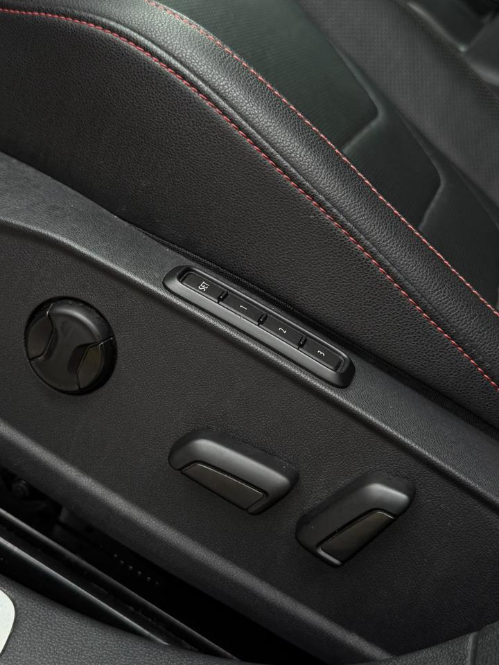 2019 Volkswagen Jetta GLI Photo