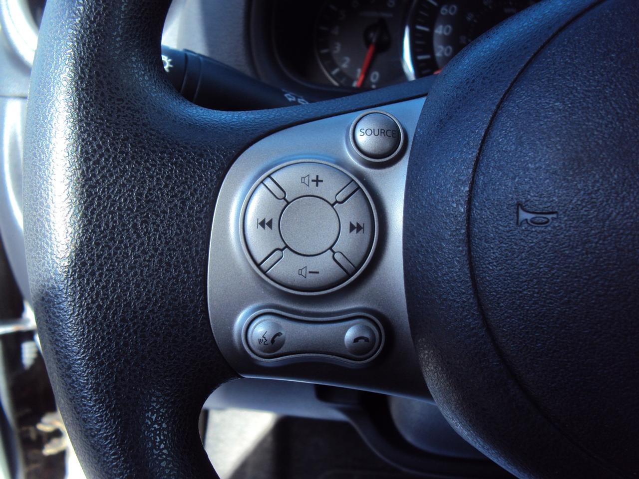 2015 Nissan Micra SV Photo