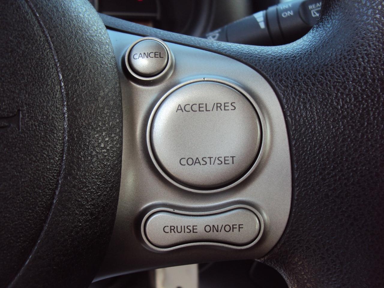 2015 Nissan Micra SV Photo