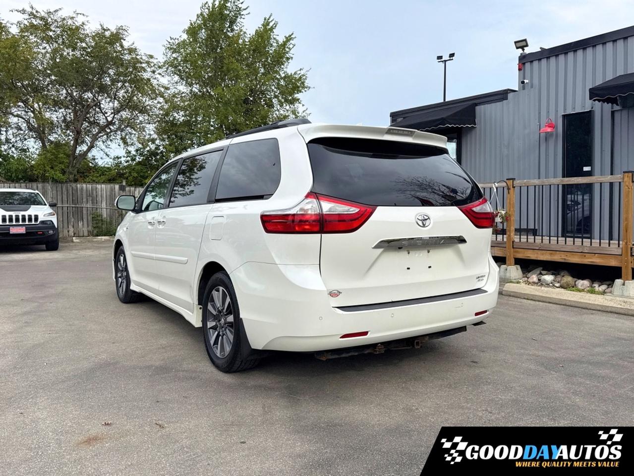 2019 Toyota Sienna Limited AWD FULLY LOADED CLEAN CARFX WELL SERVICED Photo