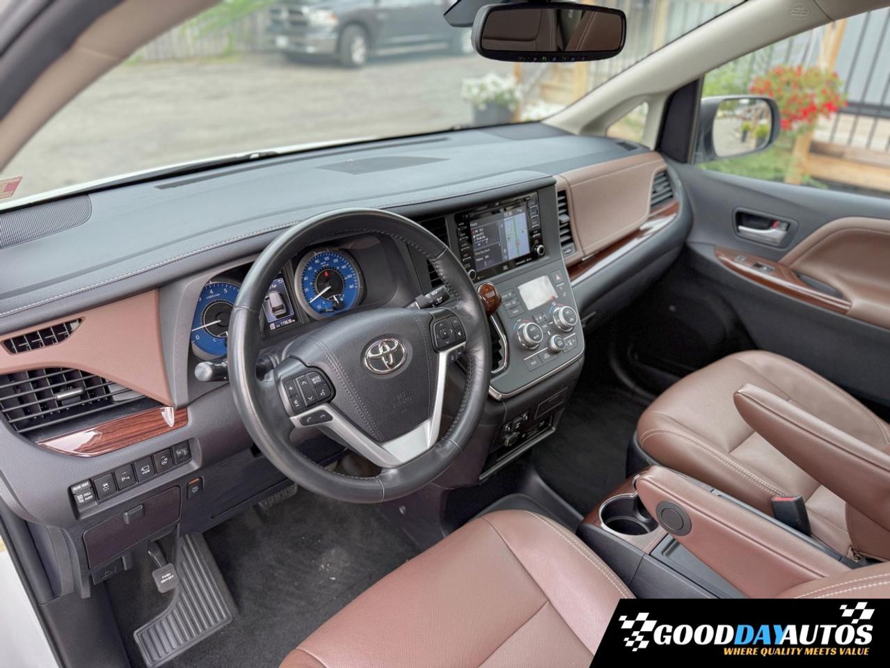 2019 Toyota Sienna Limited AWD FULLY LOADED CLEAN CARFX WELL SERVICED Photo
