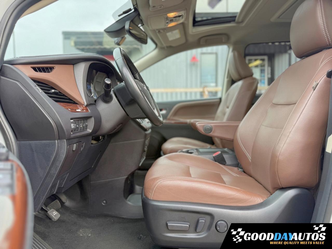 2019 Toyota Sienna Limited AWD FULLY LOADED CLEAN CARFX WELL SERVICED Photo