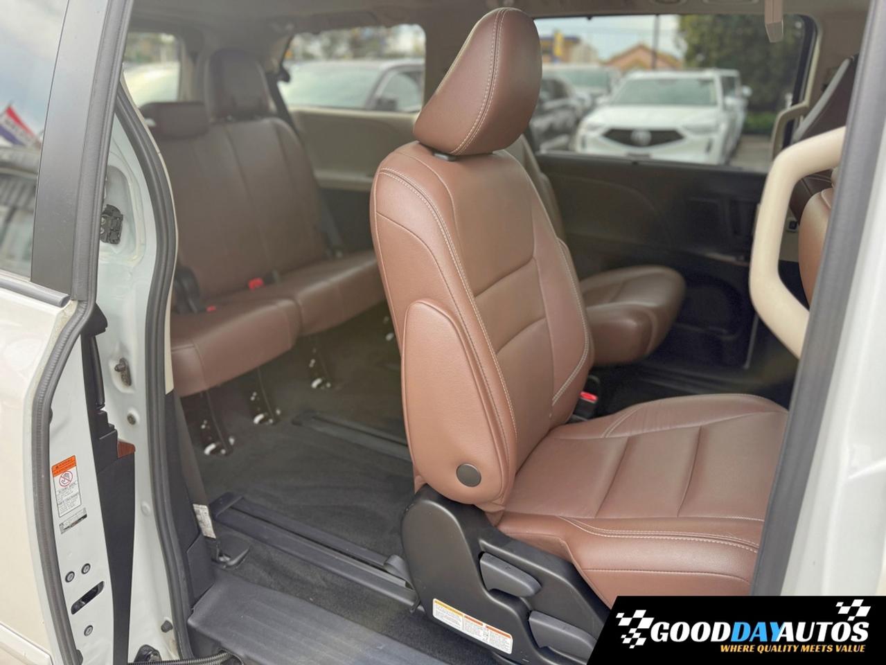 2019 Toyota Sienna Limited AWD FULLY LOADED CLEAN CARFX WELL SERVICED Photo