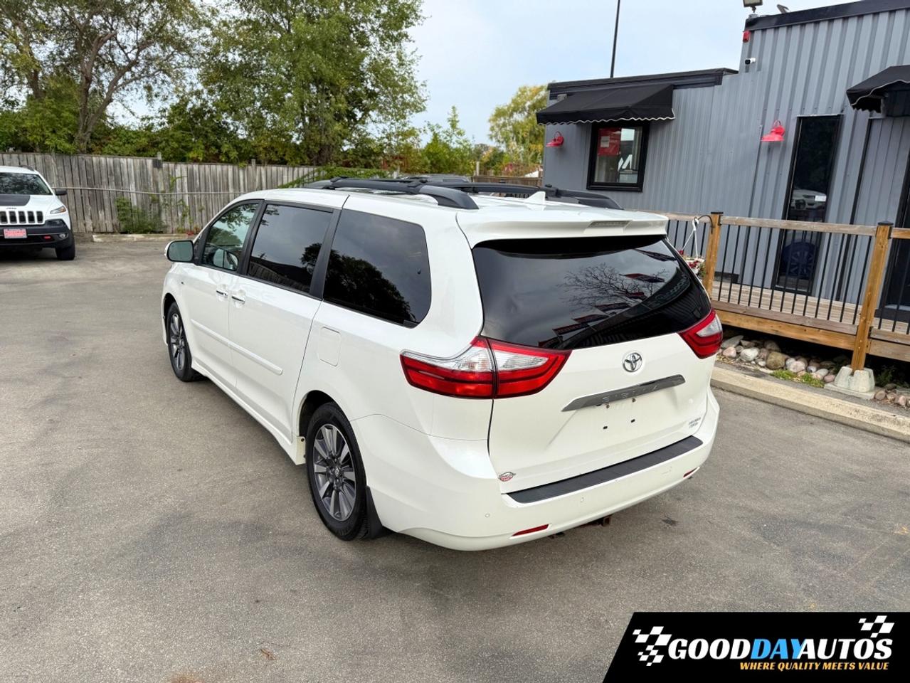 2019 Toyota Sienna Limited AWD FULLY LOADED CLEAN CARFX WELL SERVICED Photo