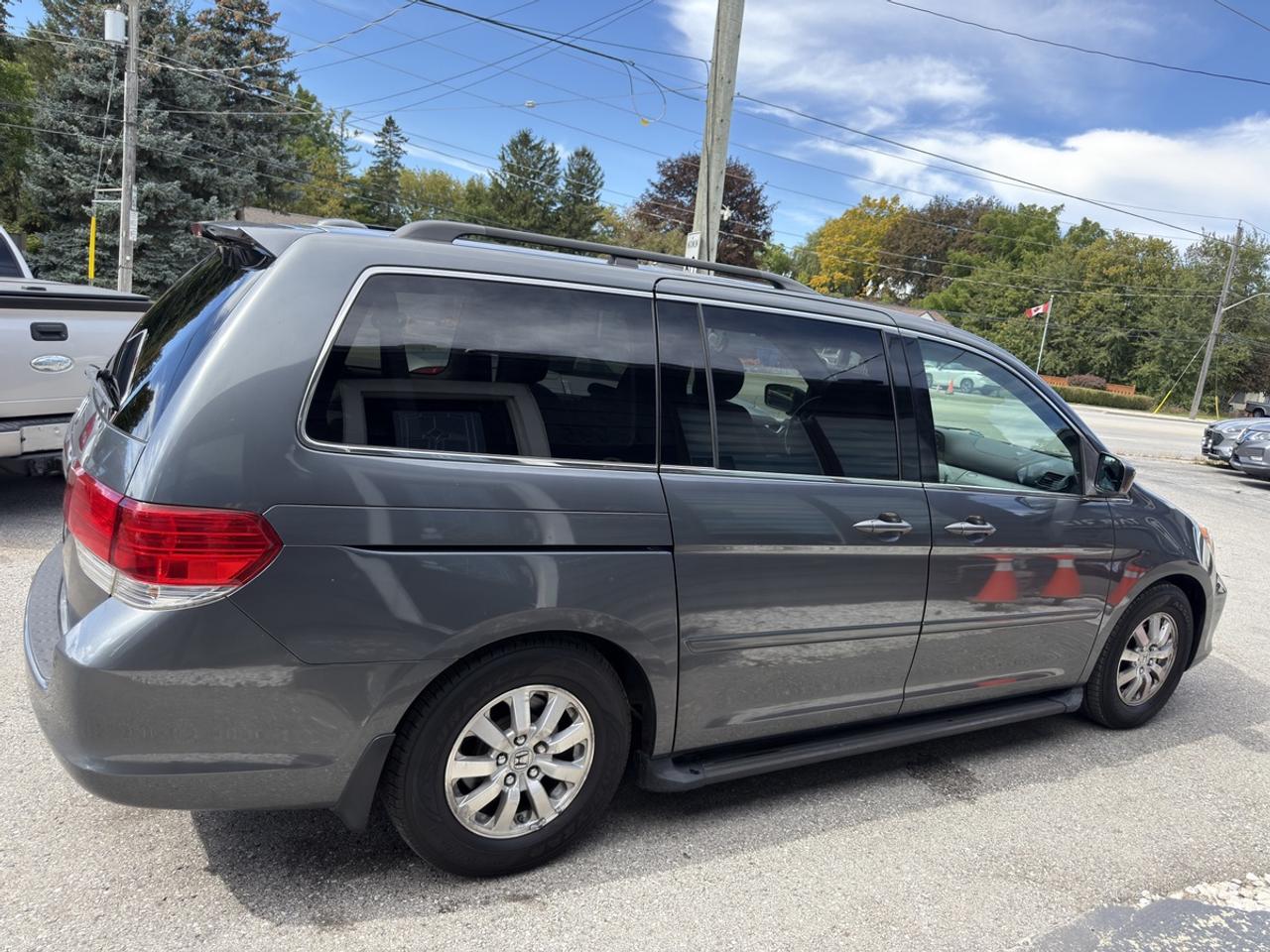 2010 Honda Odyssey EX L Photo3