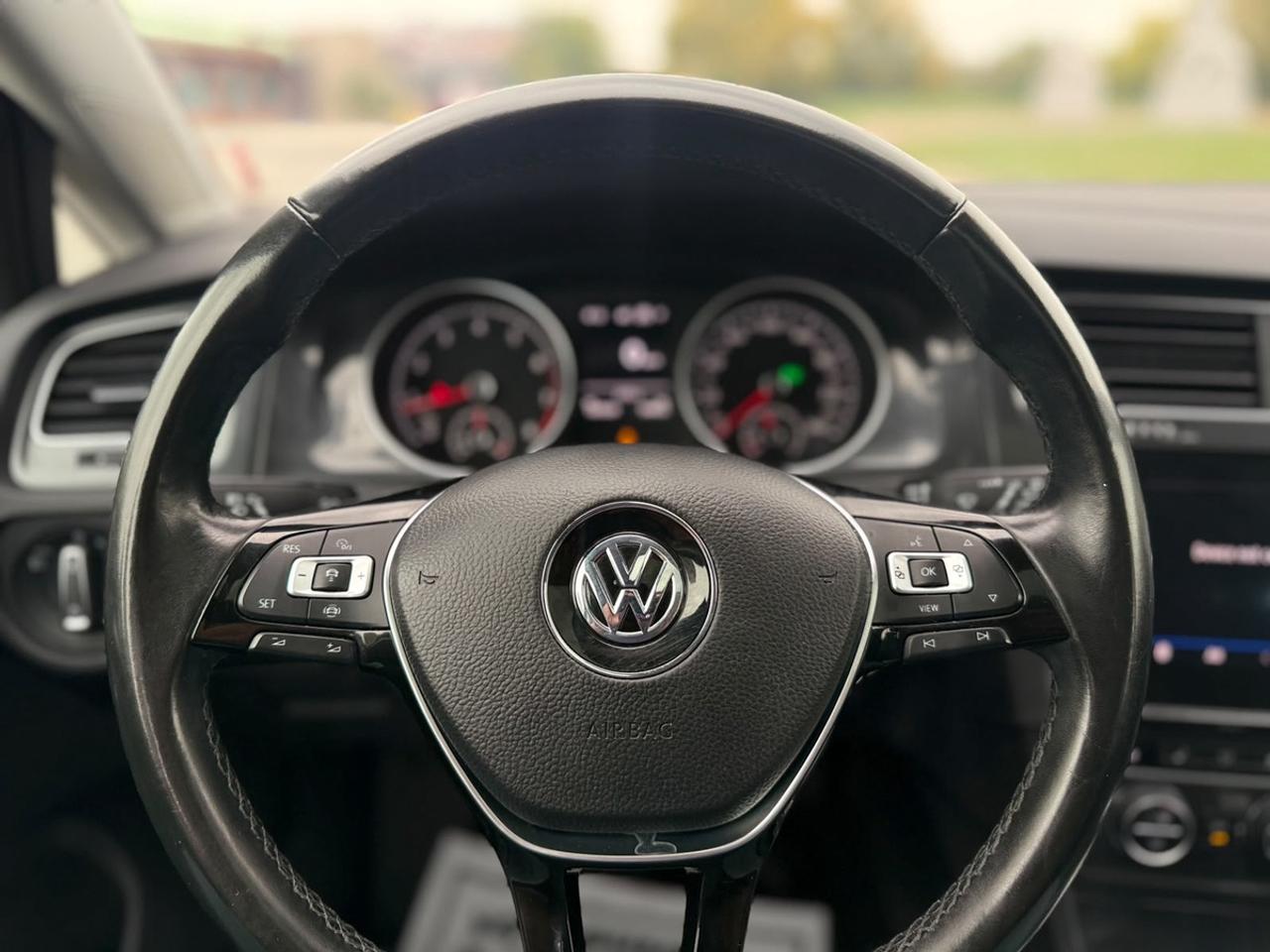 2019 Volkswagen Golf Highline Photo