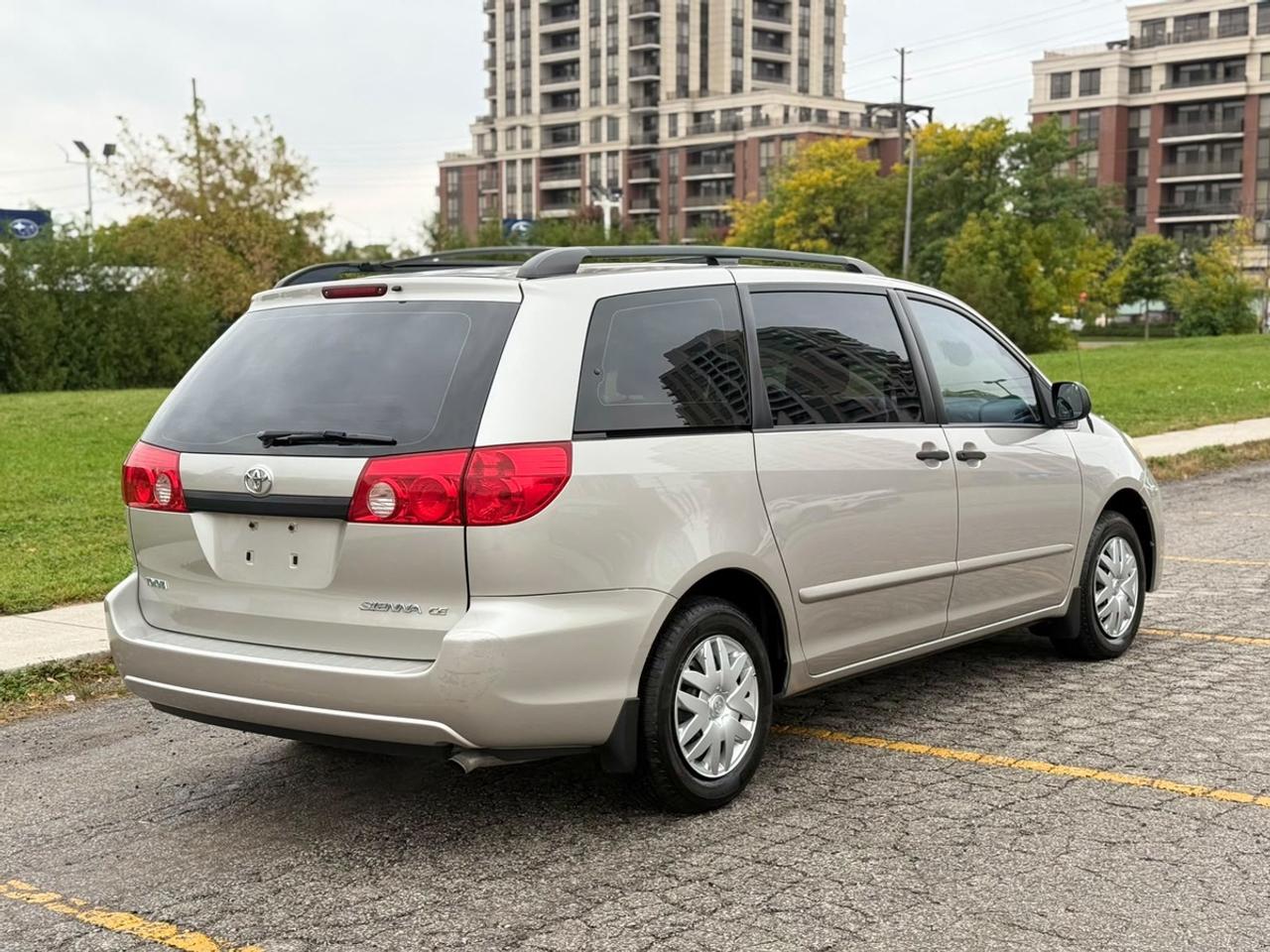 2006 Toyota Sienna CE Photo
