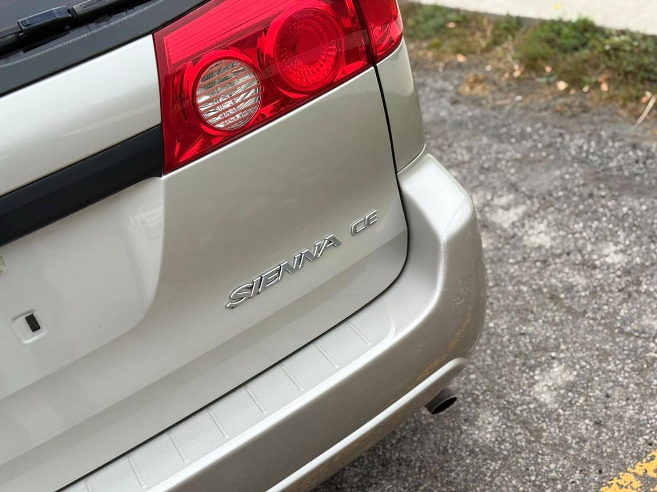 2006 Toyota Sienna CE Photo
