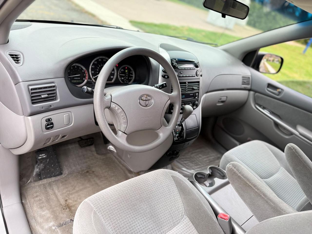 2006 Toyota Sienna CE Photo