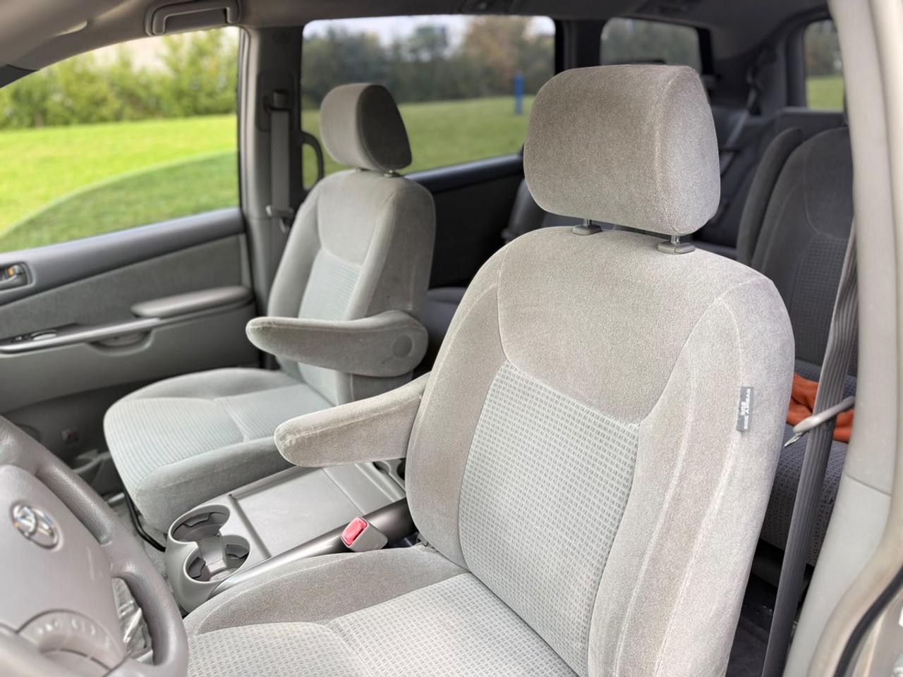 2006 Toyota Sienna CE Photo