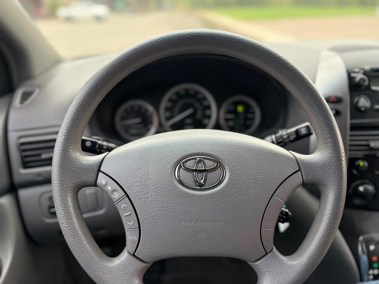 2006 Toyota Sienna CE Photo