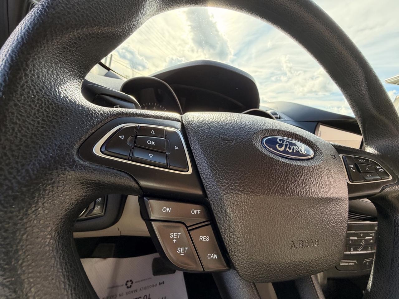 2017 Ford Escape SE Photo
