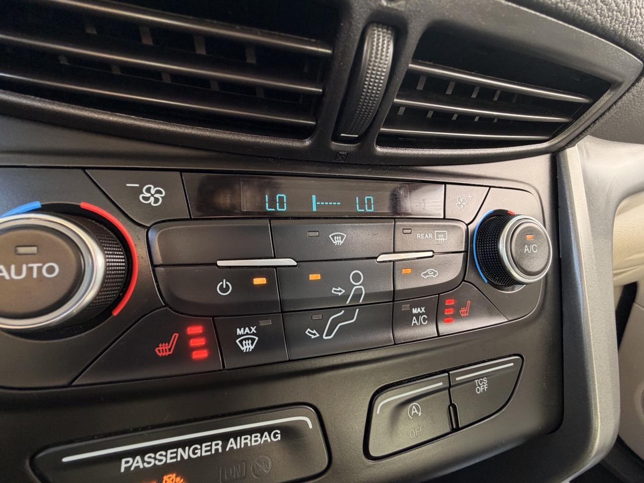 2017 Ford Escape SE Photo