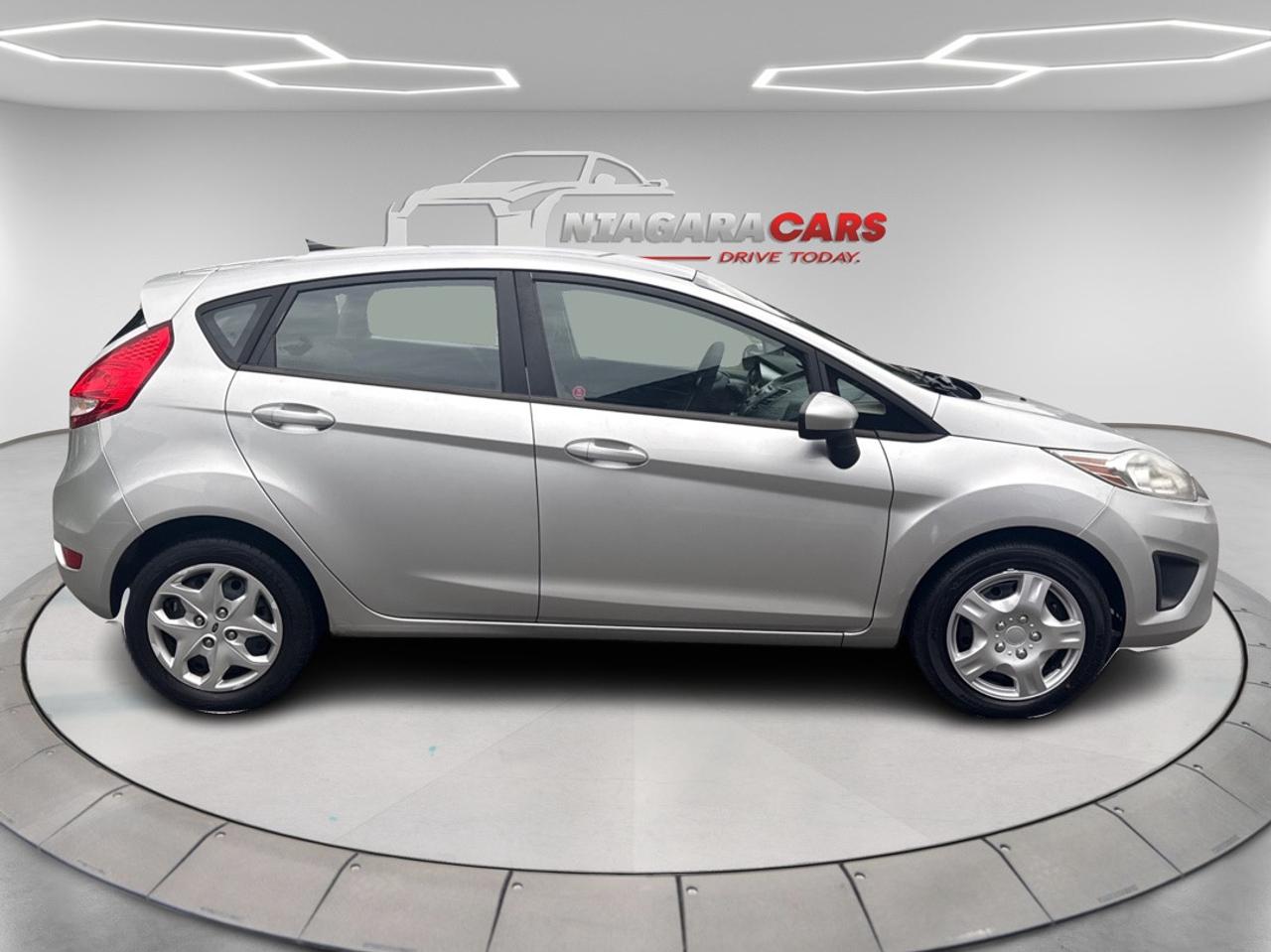 2012 Ford Fiesta SE Photo5