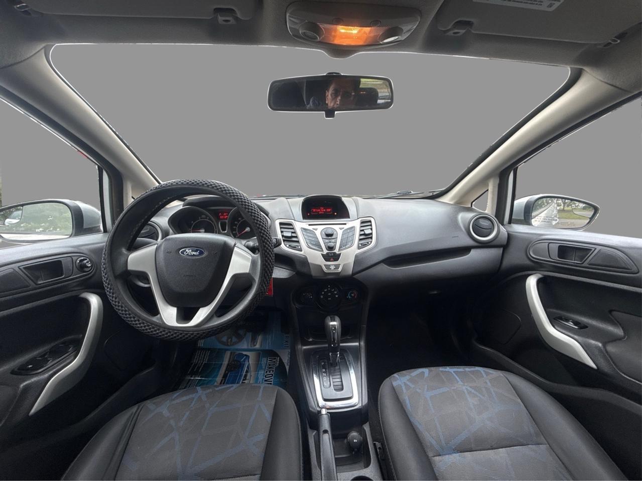 2012 Ford Fiesta SE Photo