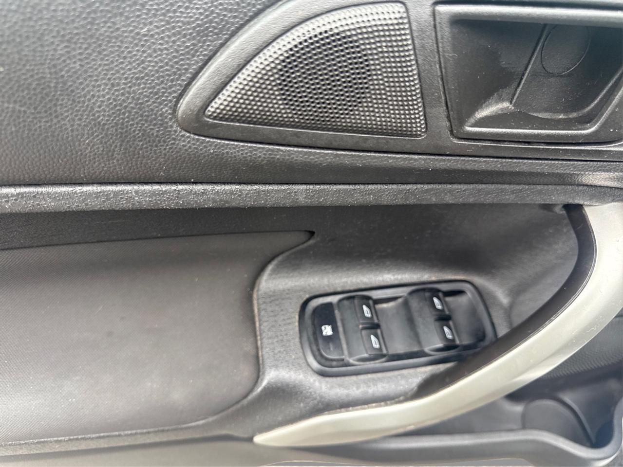 2012 Ford Fiesta SE Photo