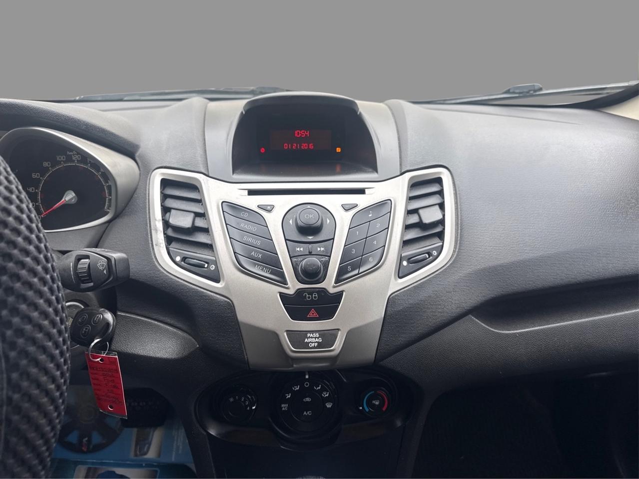 2012 Ford Fiesta SE Photo