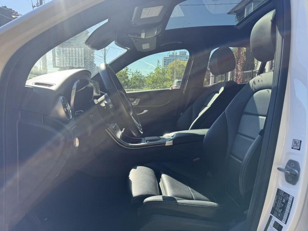 2020 Mercedes-Benz GLC 300 Photo
