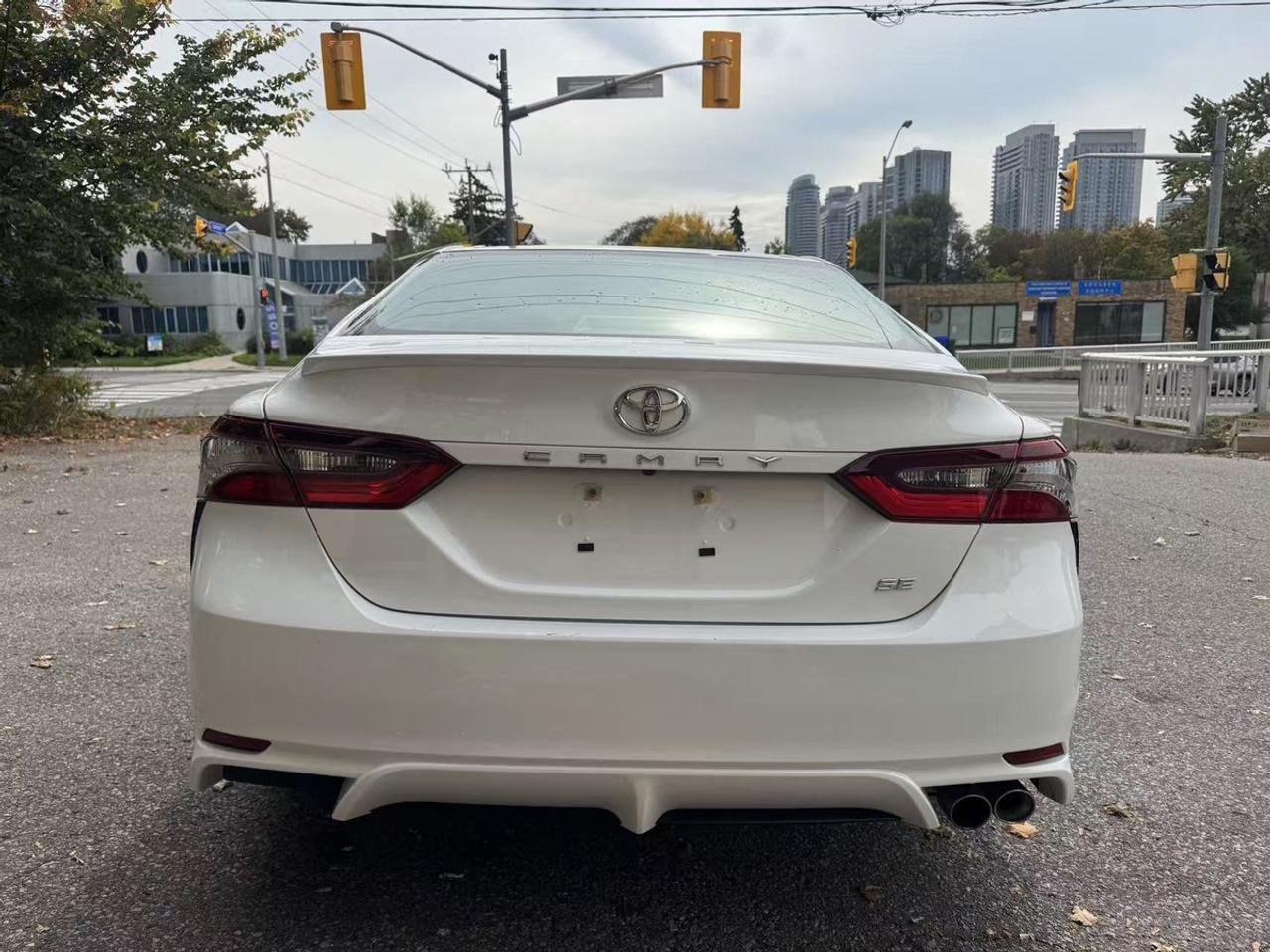 2023 Toyota Camry SE Photo2