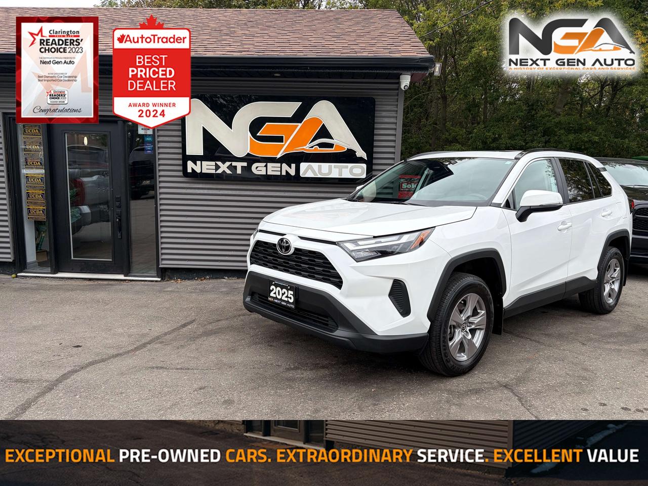 2025 Toyota RAV4 XLE AWD Moonroof One Owner Heated Seats & Steeri Photo
