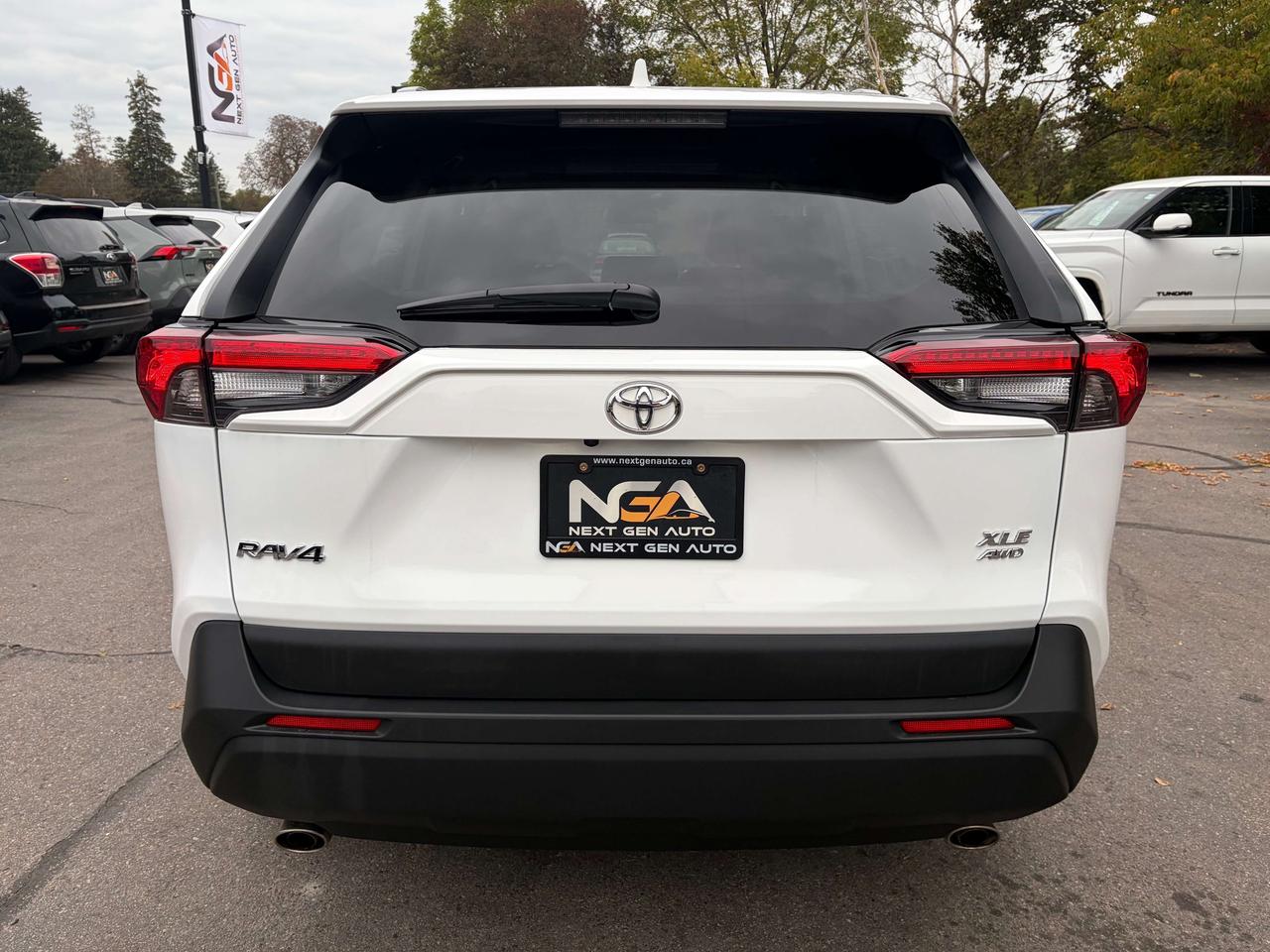 2025 Toyota RAV4 XLE AWD Moonroof One Owner Heated Seats & Steeri Photo