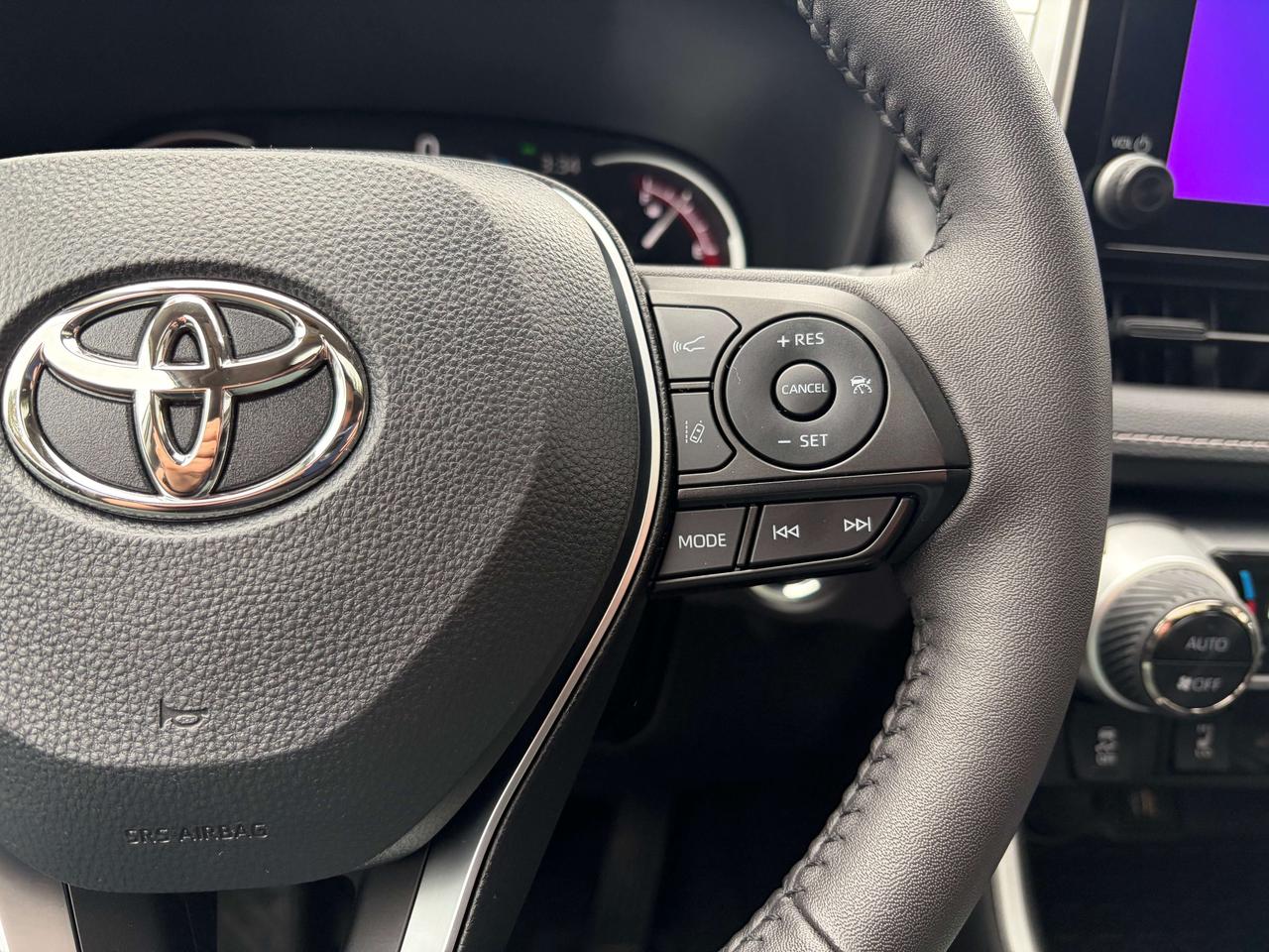 2025 Toyota RAV4 XLE AWD Moonroof One Owner Heated Seats & Steeri Photo