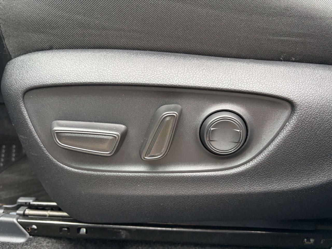 2025 Toyota RAV4 XLE AWD Moonroof One Owner Heated Seats & Steeri Photo