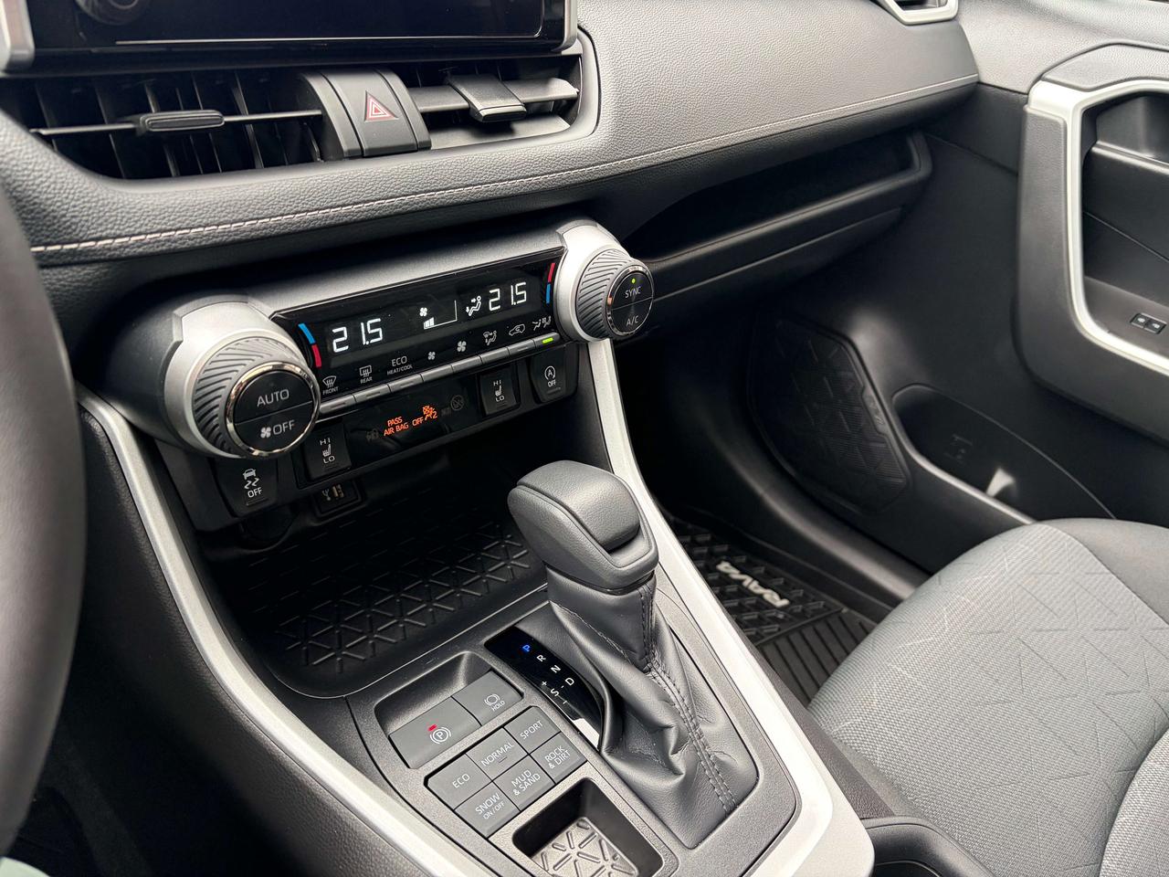 2025 Toyota RAV4 XLE AWD Moonroof One Owner Heated Seats & Steeri Photo