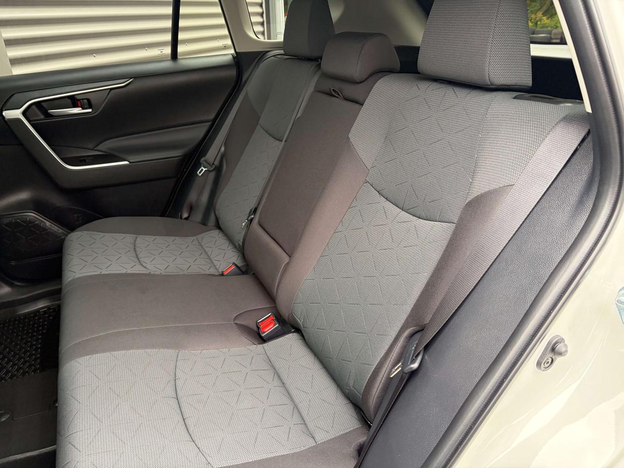 2025 Toyota RAV4 XLE AWD Moonroof One Owner Heated Seats & Steeri Photo