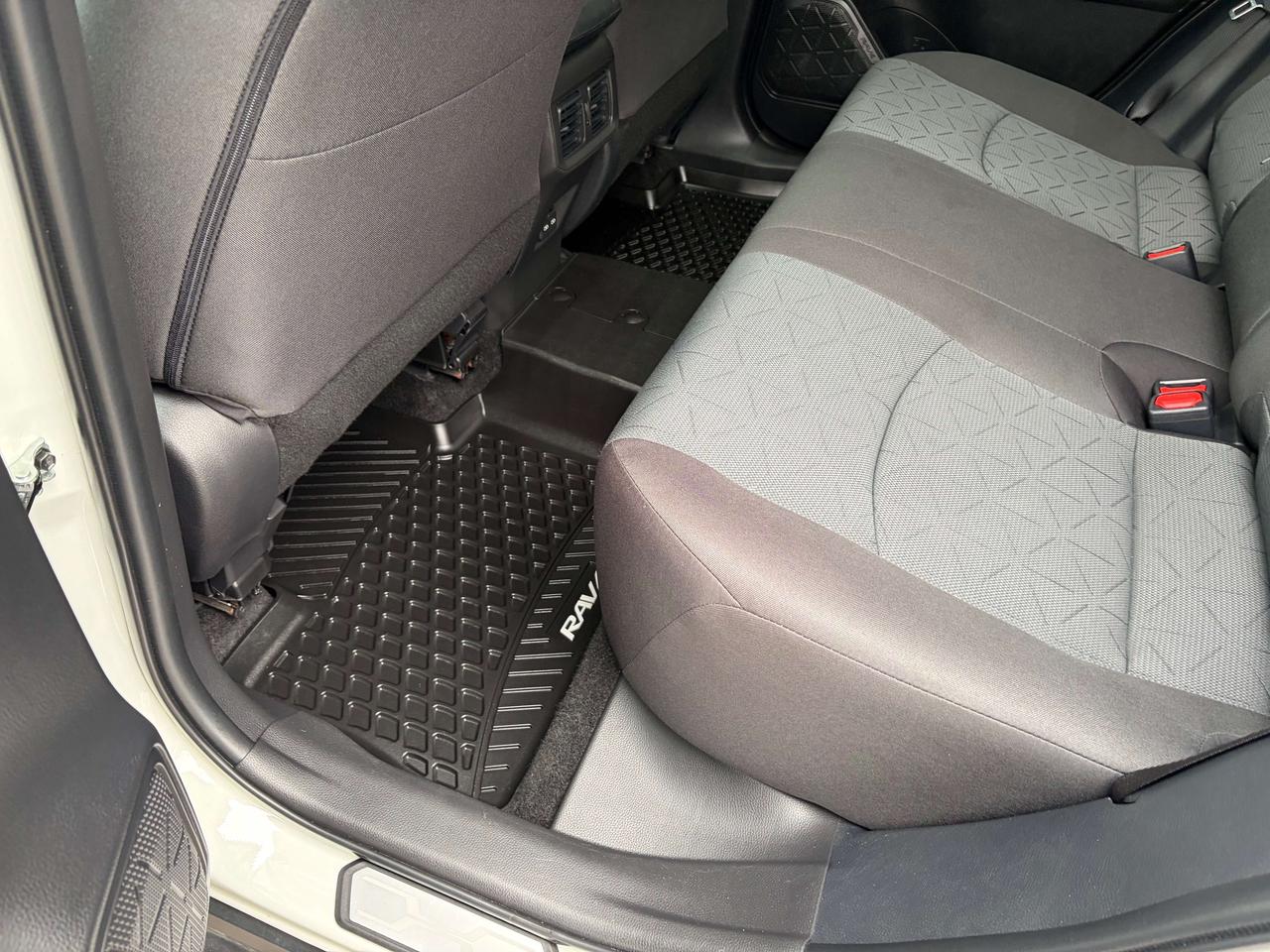 2025 Toyota RAV4 XLE AWD Moonroof One Owner Heated Seats & Steeri Photo