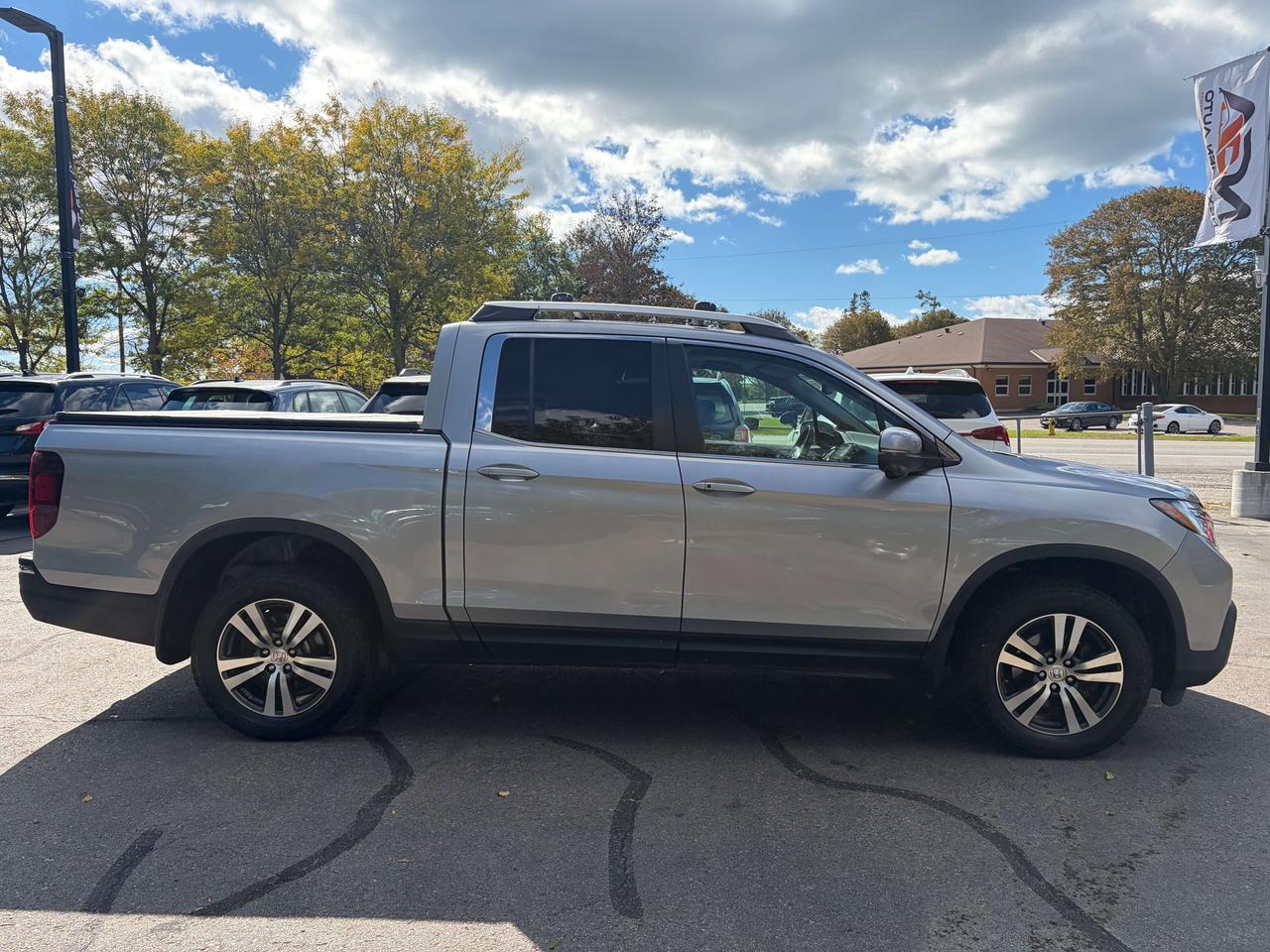 2017 Honda Ridgeline EX-L AWD Leather Moonroof Clean CARFAX Photo4