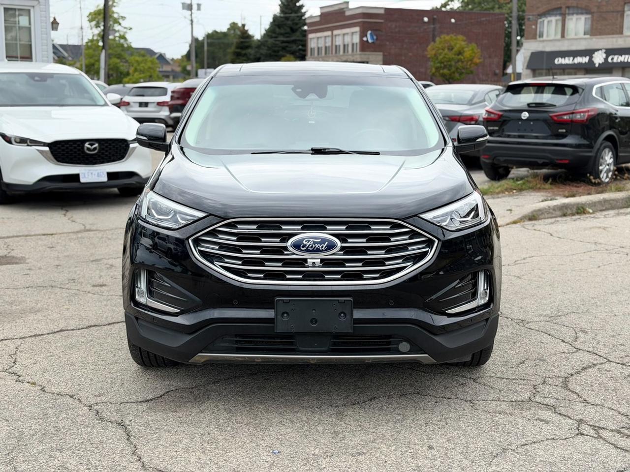 2022 Ford Edge Titanium Photo1