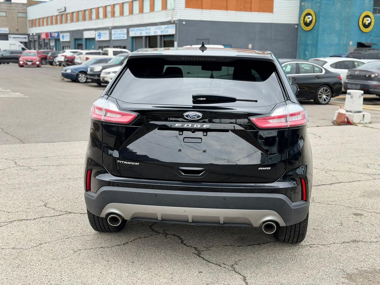 2022 Ford Edge Titanium Photo4