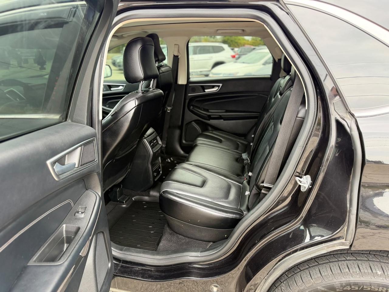 2022 Ford Edge Titanium Photo