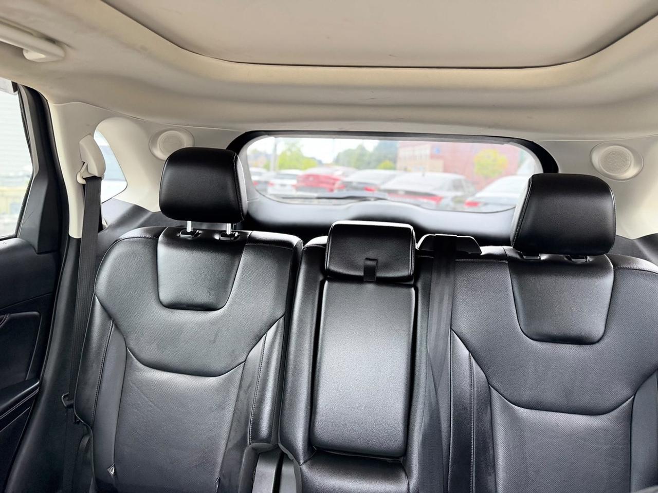 2022 Ford Edge Titanium Photo