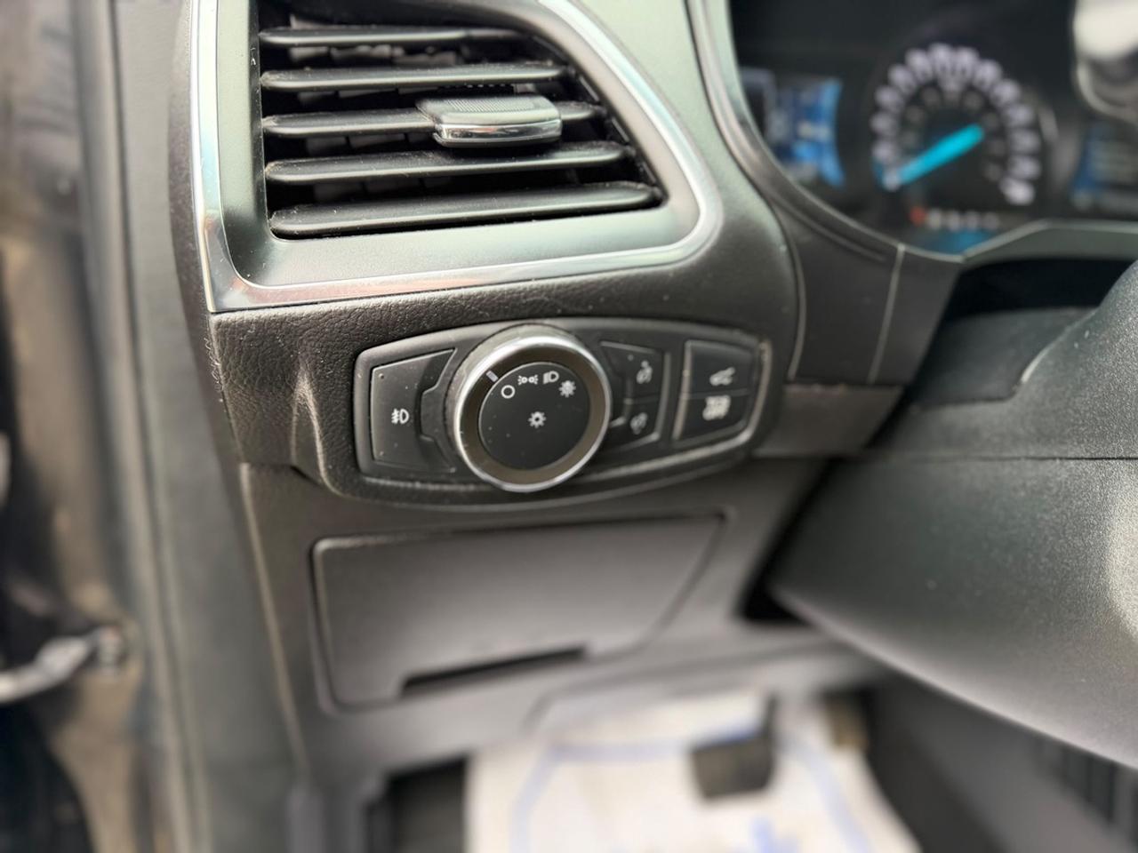 2022 Ford Edge Titanium Photo
