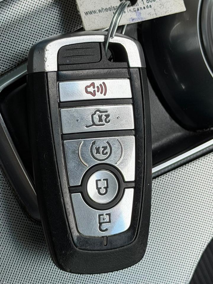 2022 Ford Edge Titanium Photo