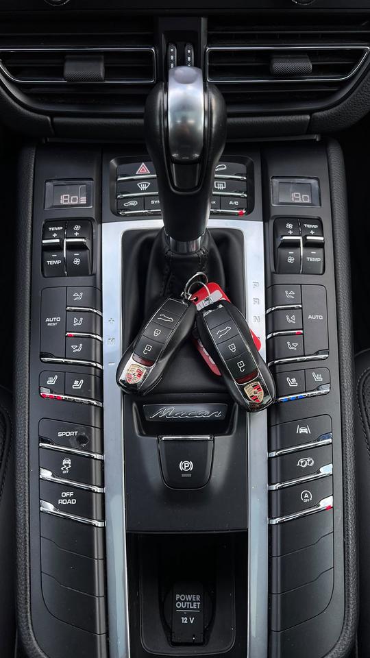 2019 Porsche Macan S | NO ACCIDENT | Panoramic Roof | Navigation Photo