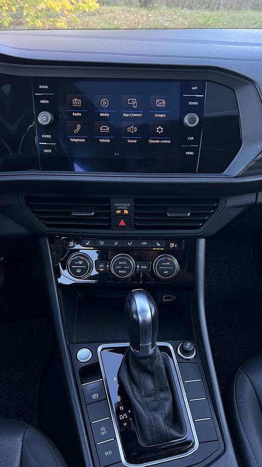 2019 Volkswagen Jetta Highline | NO ACCIDENT | ONE ONWER | SUNROOF | LEA Photo