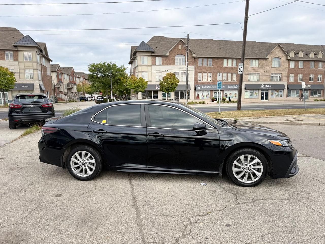 2024 Toyota Camry SE Photo