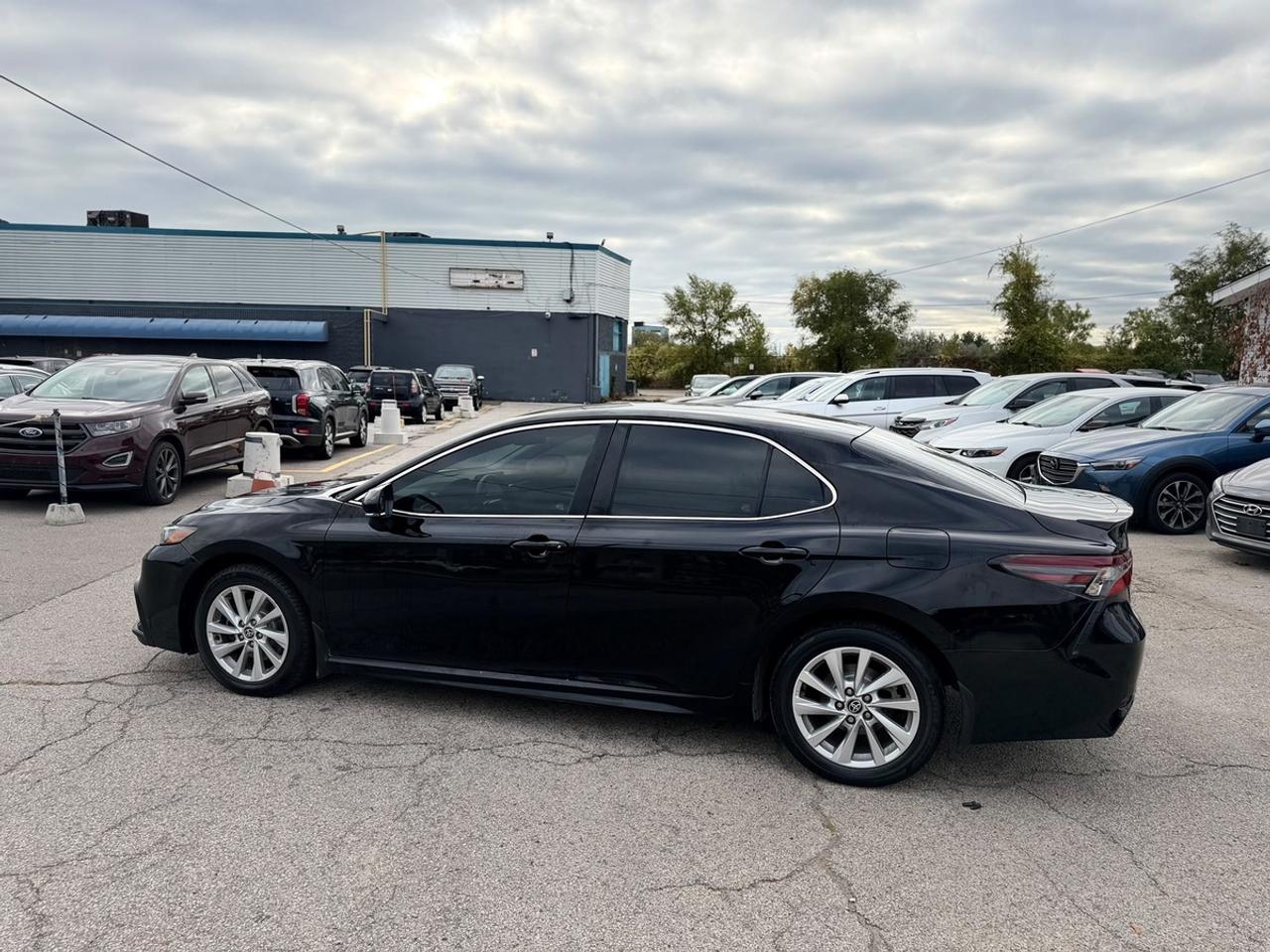 2024 Toyota Camry SE Photo4