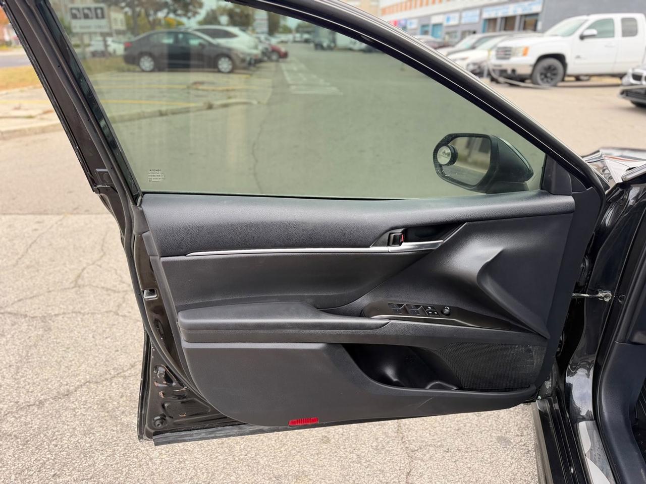 2024 Toyota Camry SE Photo