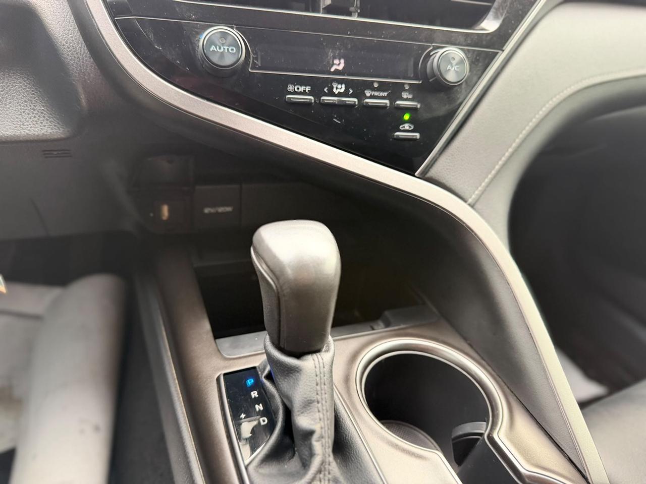 2024 Toyota Camry SE Photo