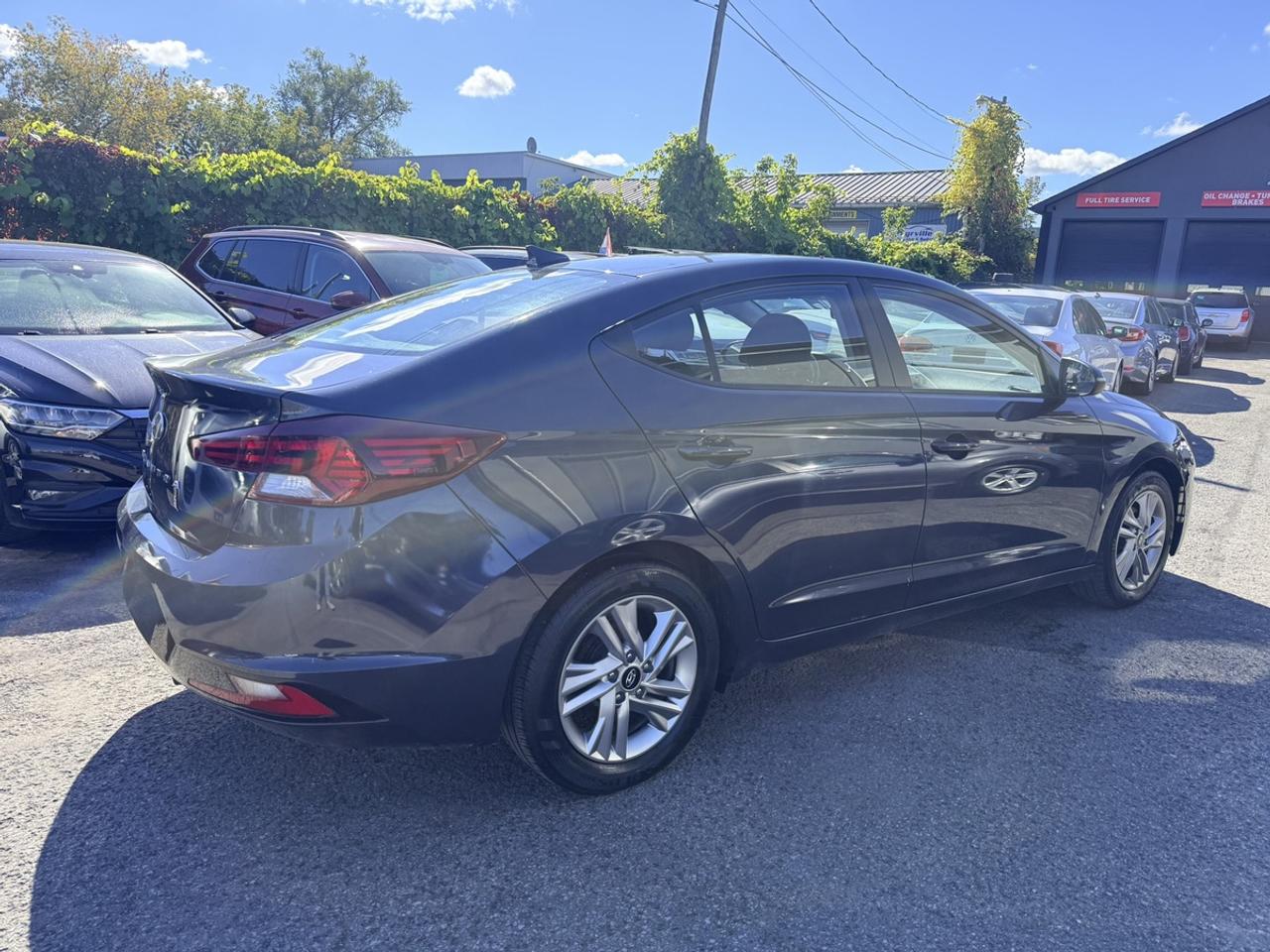 2020 Hyundai Elantra PREFERRED - AUTO - ALLOYS - R.CAMERA - LOW KMS! Photo