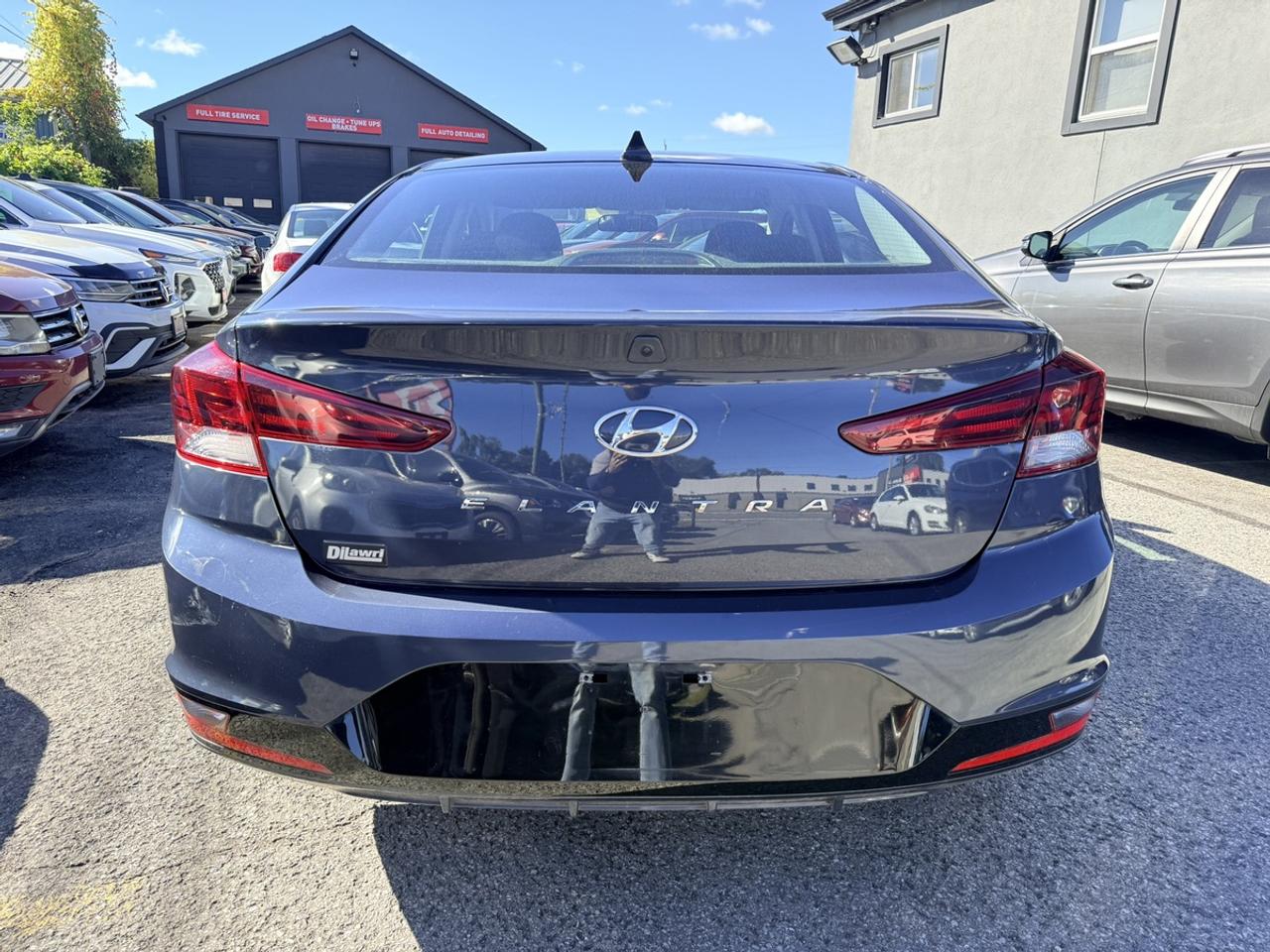2020 Hyundai Elantra PREFERRED - AUTO - ALLOYS - R.CAMERA - LOW KMS! Photo