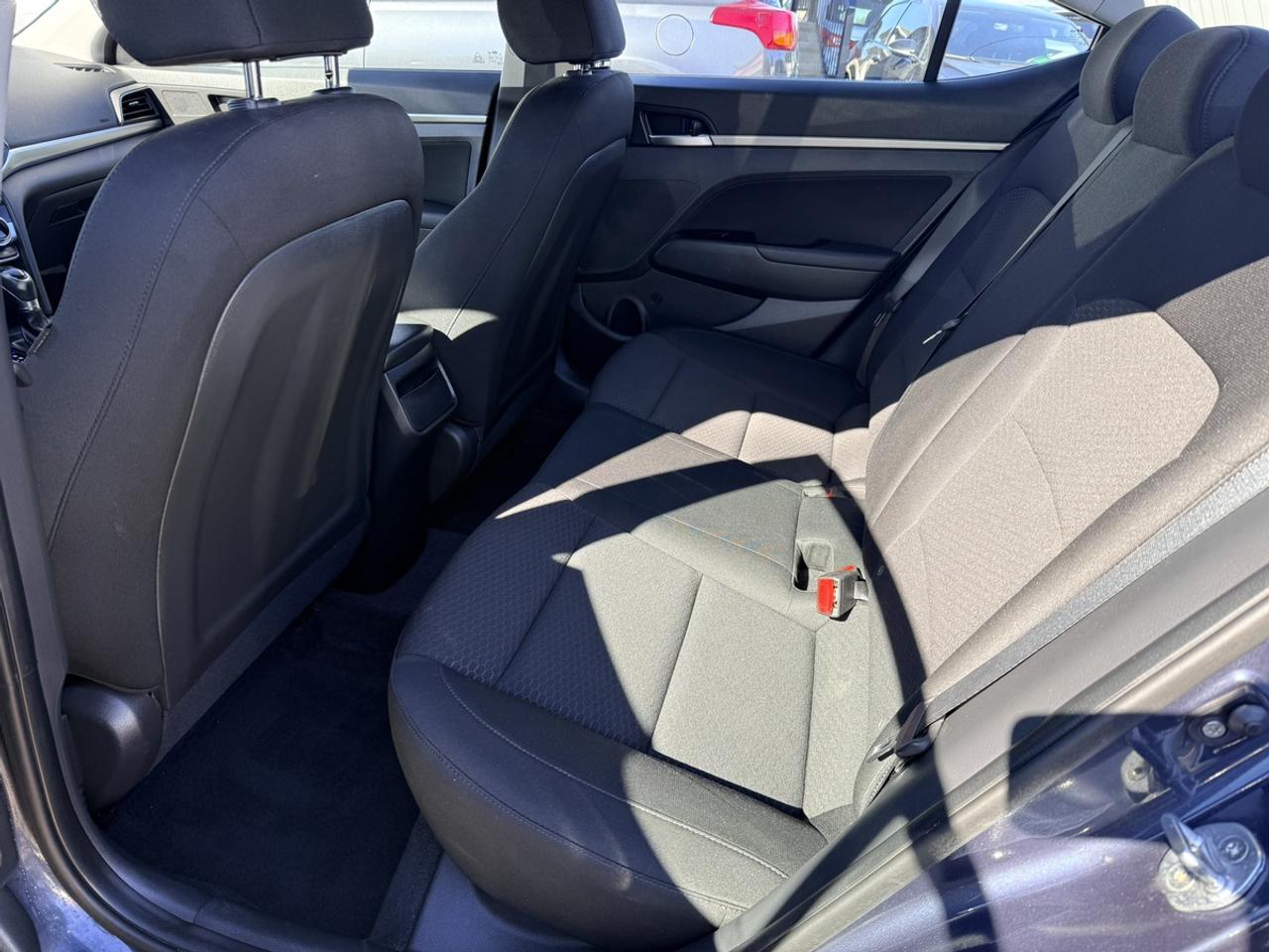 2020 Hyundai Elantra PREFERRED - AUTO - ALLOYS - R.CAMERA - LOW KMS! Photo