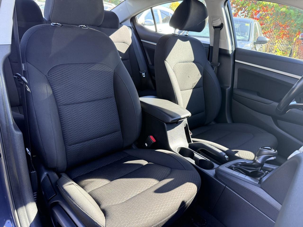 2020 Hyundai Elantra PREFERRED - AUTO - ALLOYS - R.CAMERA - LOW KMS! Photo