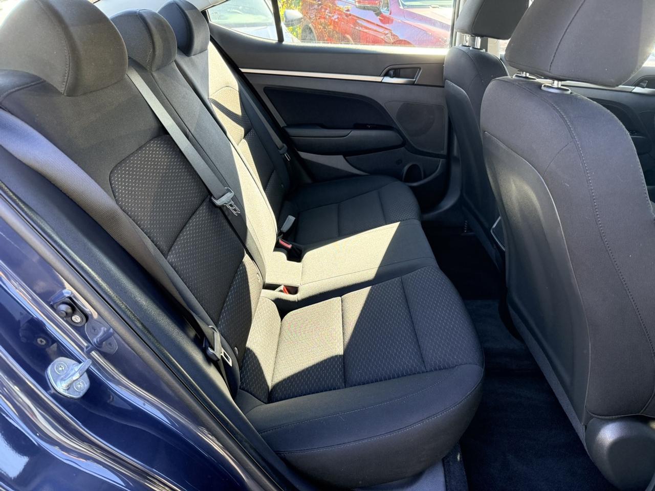 2020 Hyundai Elantra PREFERRED - AUTO - ALLOYS - R.CAMERA - LOW KMS! Photo